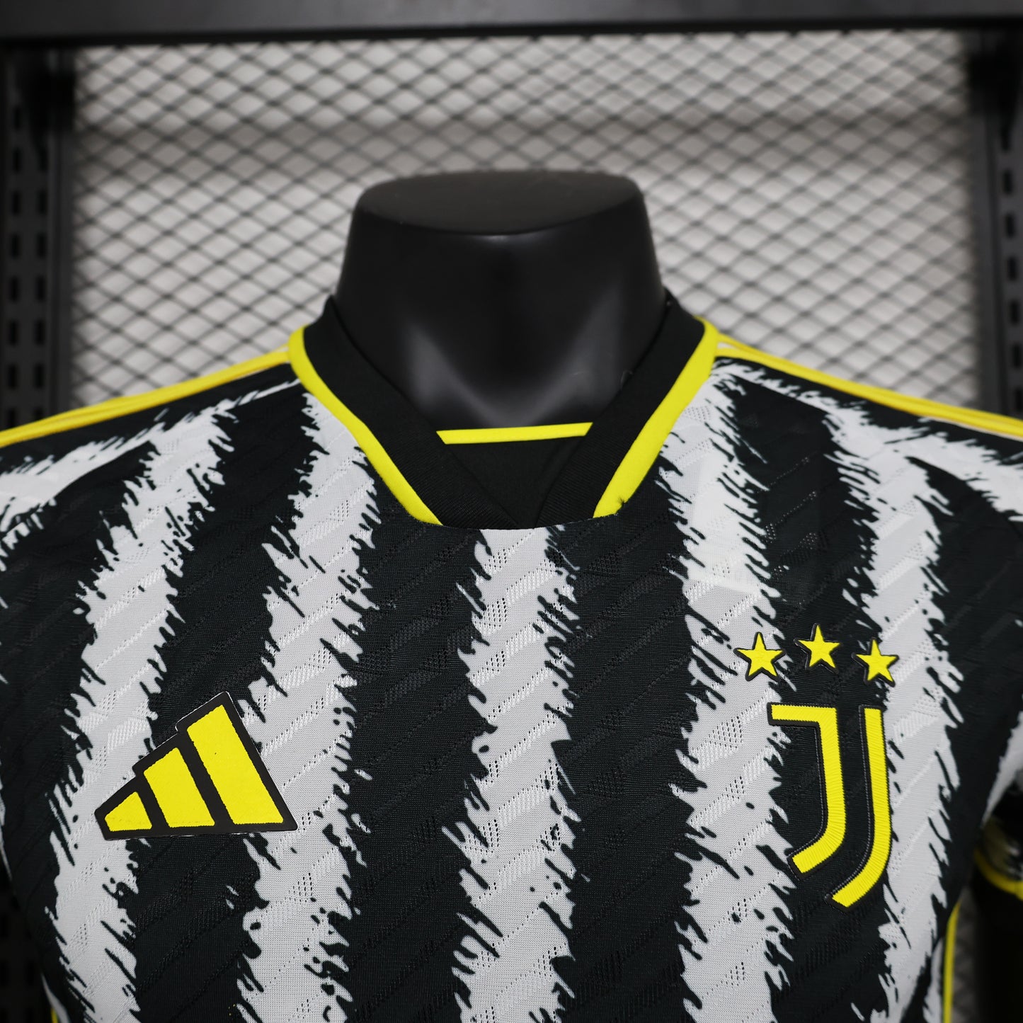 NEW Divisa Juventus Home 2023 / 2024 - Adulto