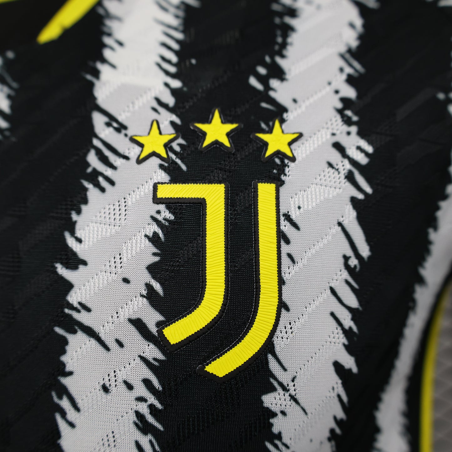 NEW Divisa Juventus Home 2023 / 2024 - Adulto